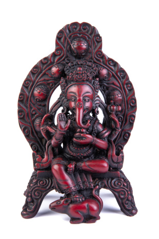 Сувенир из керамики Ганеша на троне с ореолом, высота 16см