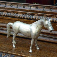 Восточная статуэтка лошади