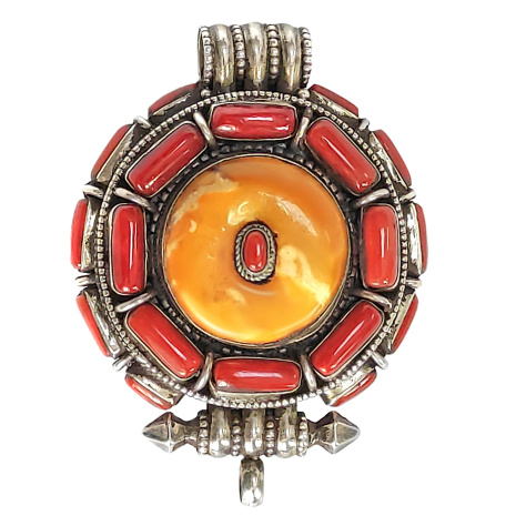 Тибетская подвеска Гау с кораллами и крупным янтарем диаметр 5см