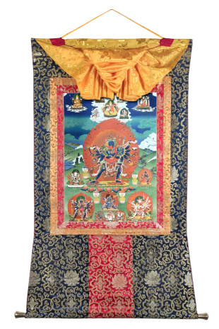 Баннерная тханка Чакрасамвара в традиции Кришначарьи в окружении в шелковой лотосной обшивке 117х197см