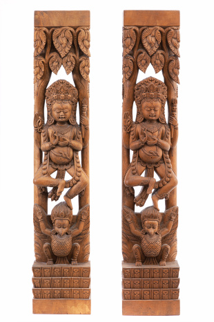 Деревянная колонна-барельеф Защитник и Гаруда высота 90см