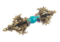 Ваджр девятиконечный длиной 17см, украшен бирюзой, кораллом и лазуритом Ваджр девятиконечный длиной 17см, украшен бирюзой, кораллом и лазуритом