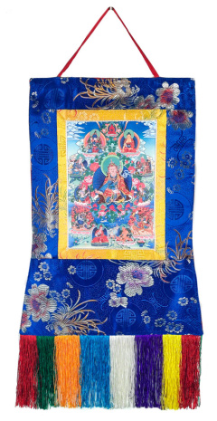 Баннерная Гуру Ценгье (Восемь проявлений Драгоценного учителя Гуру Ринпоче) в шелковой обшивке 32х43см
