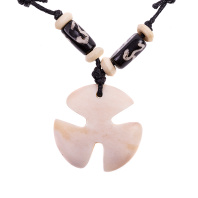 Амулет из кости Трилистник