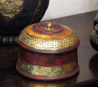 Восточная шкатулка круглая из дерева, кости и латуни
