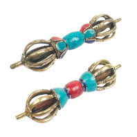 Ваджр девятиконечный длиной 17см, украшен бирюзой, кораллом и лазуритом Ваджр девятиконечный длиной 17см, украшен бирюзой, кораллом и лазуритом