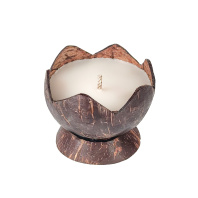 Свеча в кокосе высота 7см диаметр 8,5см (средняя) Свеча в кокосе высота 7см диаметр 8,5см (средняя)