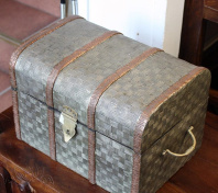 Восточная шкатулка из дерева и латуни прямоугольная 30х21х21см