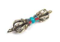 Ваджр девятиконечный длиной 18см, украшен бирюзой, кораллом и лазуритом Ваджр девятиконечный длиной 18см, украшен бирюзой, кораллом и лазуритом