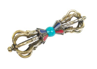 Ваджр девятиконечный с макарой длиной 18см, украшен бирюзой, кораллом и лазуритом Ваджр девятиконечный с макарой длиной 18см, украшен бирюзой, кораллом и лазуритом