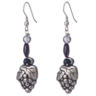 Тибетские серьги из белого металла Ягодки