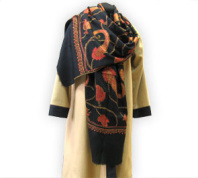 Шаль ручной работы черного цвета