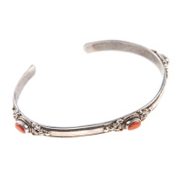 Тибетский браслет с кораллами